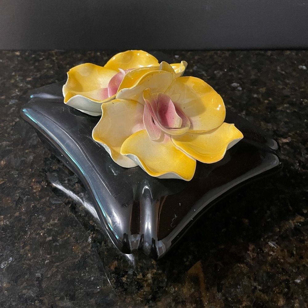 Vintage 3D Ceramic Jewelry Box w/Trinket Dishes